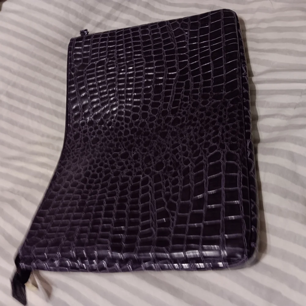 Small computer 🧜‍♀️ purple bag crocodile print